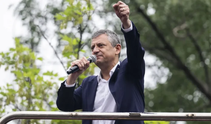 CHP kulisleri hareketli: Özgür Özel cephesinde yeni parti için gözler o tarihe çevrildi! CHP kulisleri hareketli: Özgür Özel cephesinde yeni parti için gözler o tarihe çevrildi!