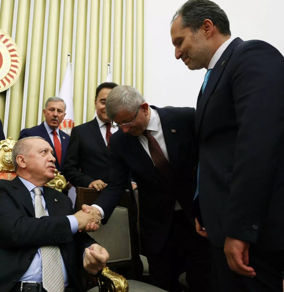 Gelecek partisinin «ahlaki gerekçelerle» yerine geçmesi