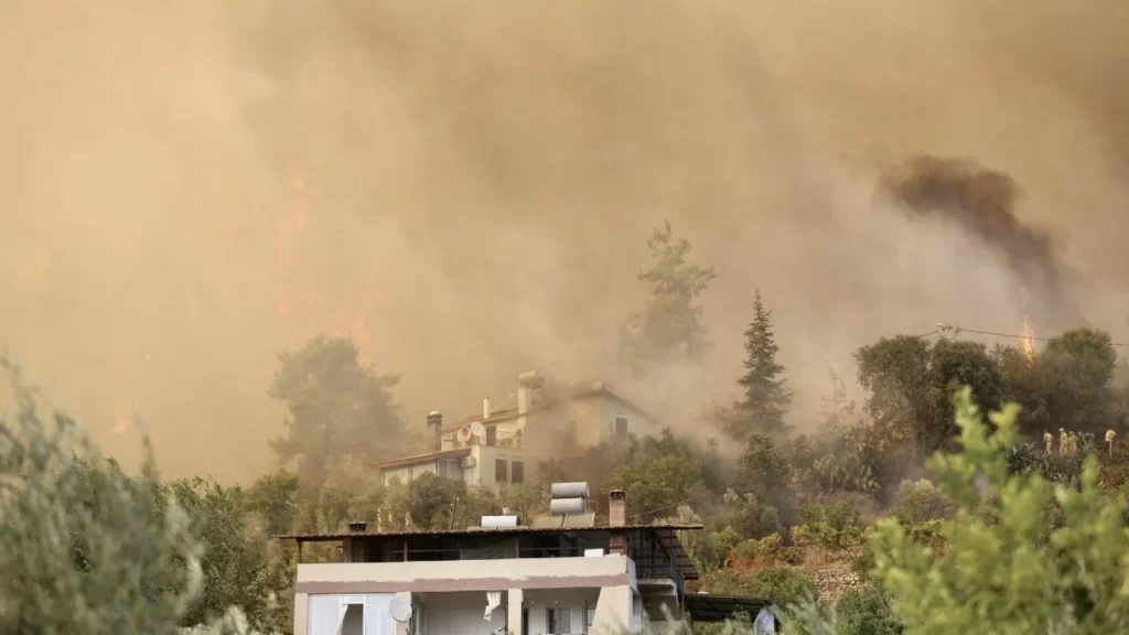 Fethiye'de orman yangını kontrol altına alındı