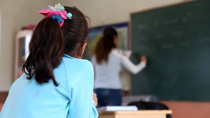 Okullarda yeni dönem: MEB 81 ile yazı gönderdi! 10 maddelik yeni kural listesi Okullarda yeni dönem: MEB 81 ile yazı gönderdi! 10 maddelik yeni kural listesi