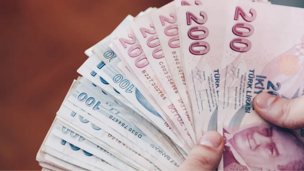 AK Parti düzenlemeyi Meclis'e sundu! En düşük emekli aylığına yapılacak zam belli oldu