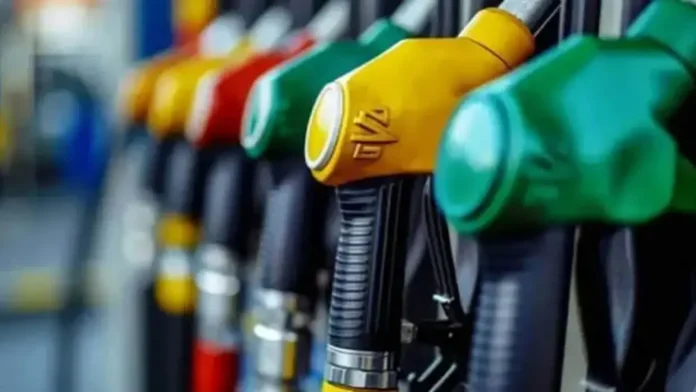 Araç sahipleri dikkat: Benzine zam yolda! Araç sahipleri dikkat: Benzine zam yolda!