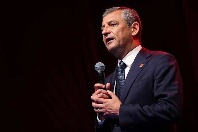 Özel bunu yapıp yeni bir parti kuracak mı? Özel bunu yapıp yeni bir parti kuracak mı?