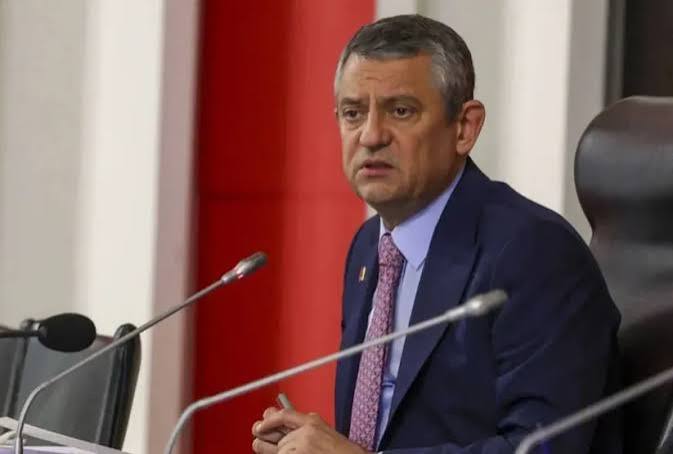 Özel'in yeni partiyi yeniden şekillendirme hamlesi