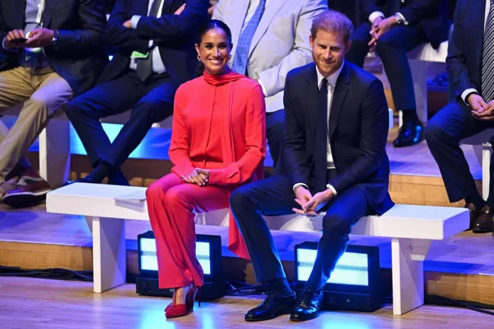 Prens Harry ve Meghan Britanya'ya ulaştı Prens Harry ve Meghan Britanya'ya ulaştı