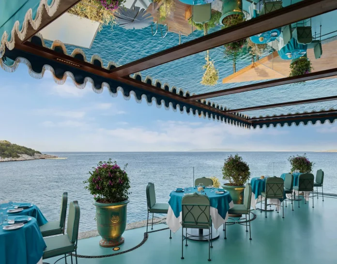Bodrum, Akdeniz'deki lüks restoranların başkenti haline gelmesinin sebebi nedir? Bodrum, Akdeniz'deki lüks restoranların başkenti haline gelmesinin sebebi nedir?