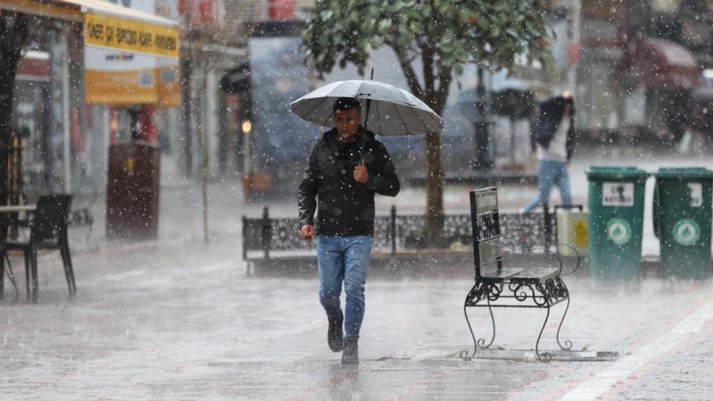 Türkiye’de hava alarmı: Bir yanda 41 derece, diğer yanda sağanak