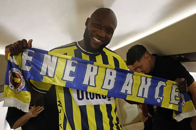 Fenerbahçe’de Romelu Lukaku için imza töreni gerçekleştirildi