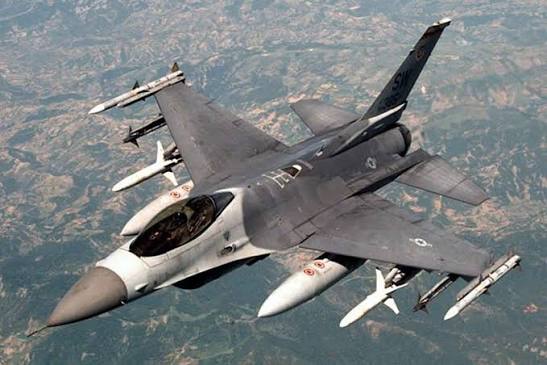 F-16 savaş uçağı eğitim uçuşu sırasında düştü