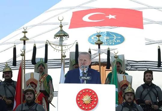 Türkiye, Türkler, Kürtler ve Araplar arasındaki kardeşliği zayıflatma planlarını engelleyecektir Türkiye, Türkler, Kürtler ve Araplar arasındaki kardeşliği zayıflatma planlarını engelleyecektir