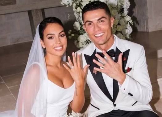 Cristiano Ronaldo, partneri Georgina Rodriguez ile evlendi. Cristiano Ronaldo, partneri Georgina Rodriguez ile evlendi.