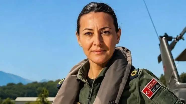 Hava Kuvvetleri tarihinde ilk kez bir kadın savaş pilotu tuğgeneral rütbesine terfi etti