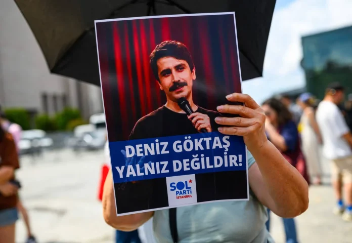 Bir komedyen, Erdoğan’ı 'hakaret' ettiği gerekçesiyle 9 yılı aşkın hapis cezasıyla karşı karşıya Bir komedyen, Erdoğan’ı 'hakaret' ettiği gerekçesiyle 9 yılı aşkın hapis cezasıyla karşı karşıya