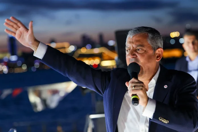 Özgür Özel, Erdoğan’a karşı seçim meydanında mücadele mesajı verdi Özgür Özel, Erdoğan’a karşı seçim meydanında mücadele mesajı verdi