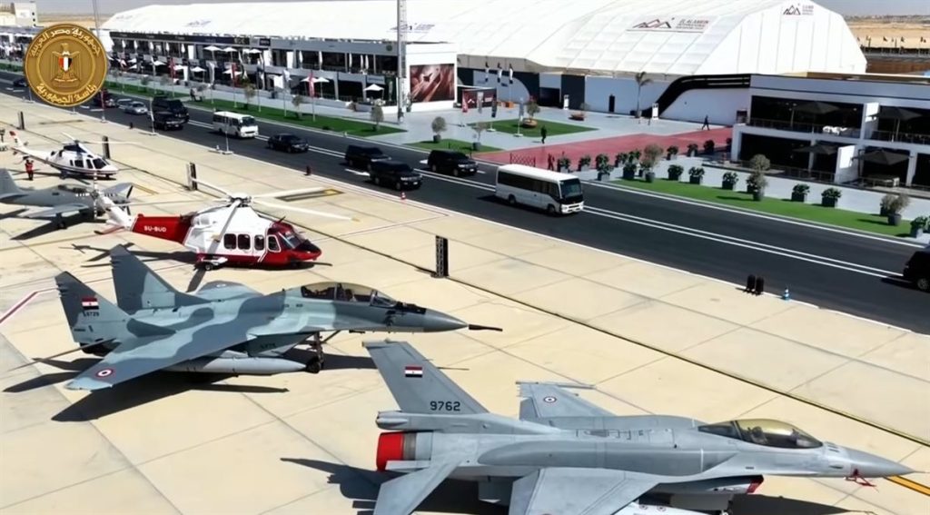 Piramitlerin üzerinde Türk imzası! Türk Yıldızları nefes kesti