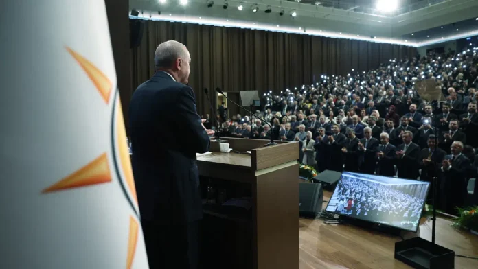 AKP’de “fon krizi” tartışması: Gündem giderek ısınıyor AKP’de “fon krizi” tartışması: Gündem giderek ısınıyor