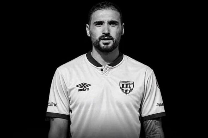 Bandırmasporlu futbolcu Tolga Kalender 25 yaşında hayatını kaybetti Bandırmasporlu futbolcu Tolga Kalender 25 yaşında hayatını kaybetti