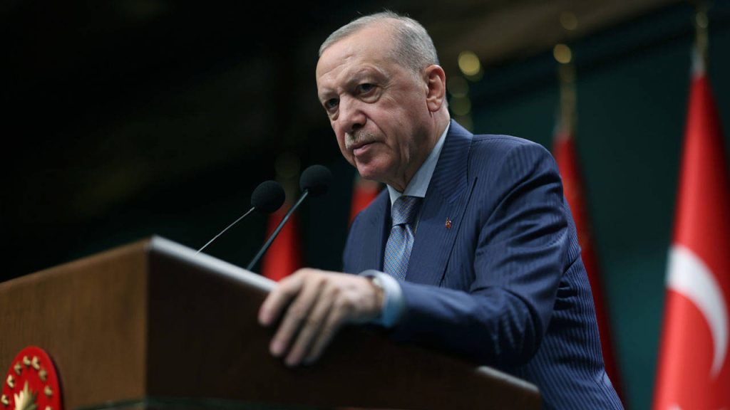 Erdoğan’dan fon soruşturmasına ilişkin açıklama: Milletin hakkına ve malına dokunan karşısında bizi bulur