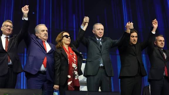 Bomba iddia: 3 milletvekili daha AK Parti'ye geçecek Bomba iddia: 3 milletvekili daha AK Parti'ye geçecek