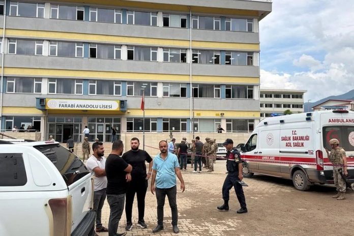 Osmaniye'de okul bahçesinde silahlı saldırı! Öğretmen öldürüldü Osmaniye'de okul bahçesinde silahlı saldırı! Öğretmen öldürüldü